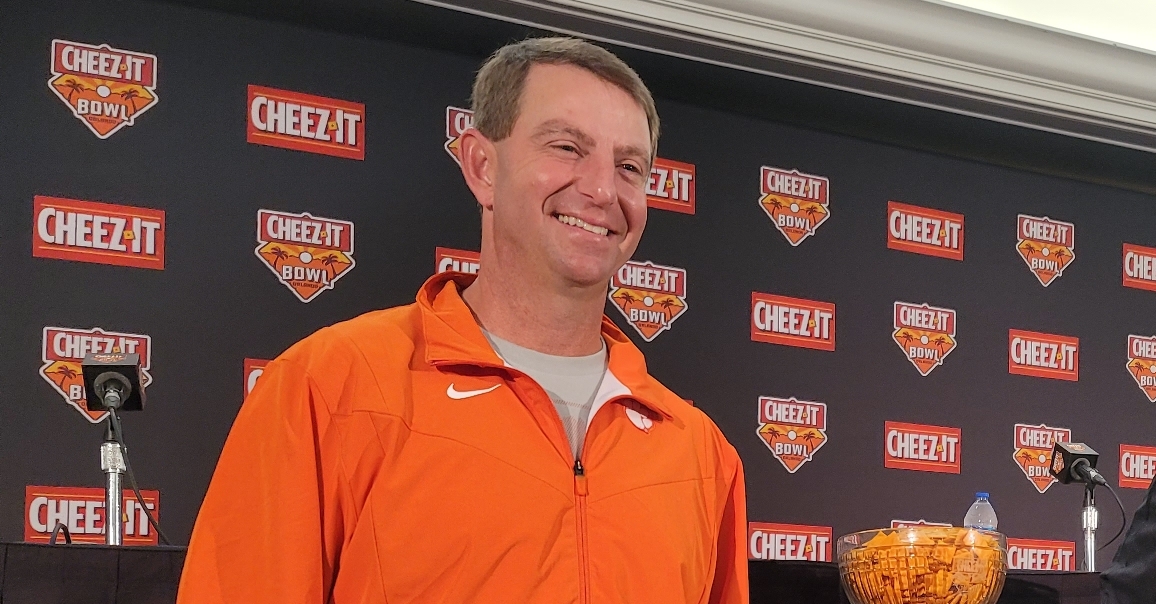 swinney-dabo-smile-cheezit